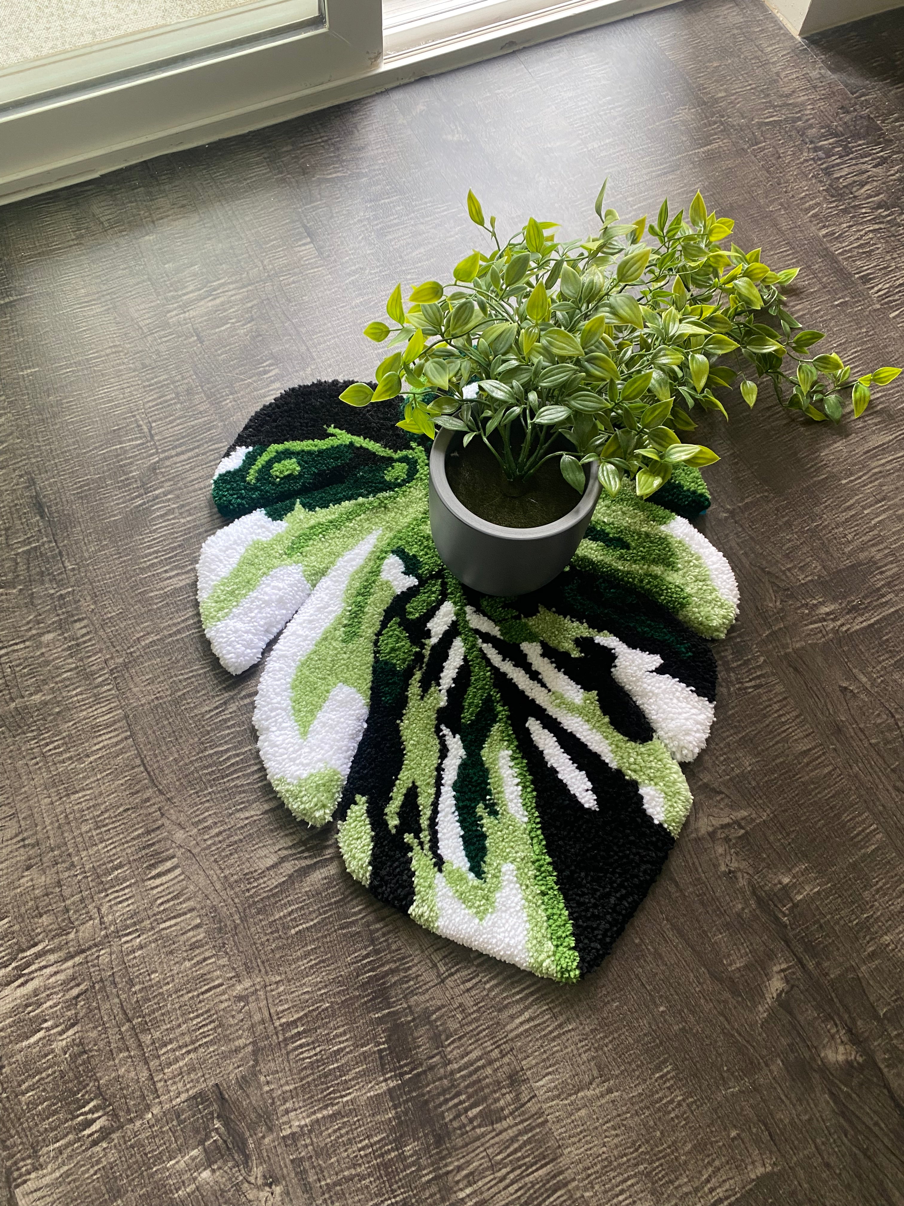Oma Lau Leaf Rug