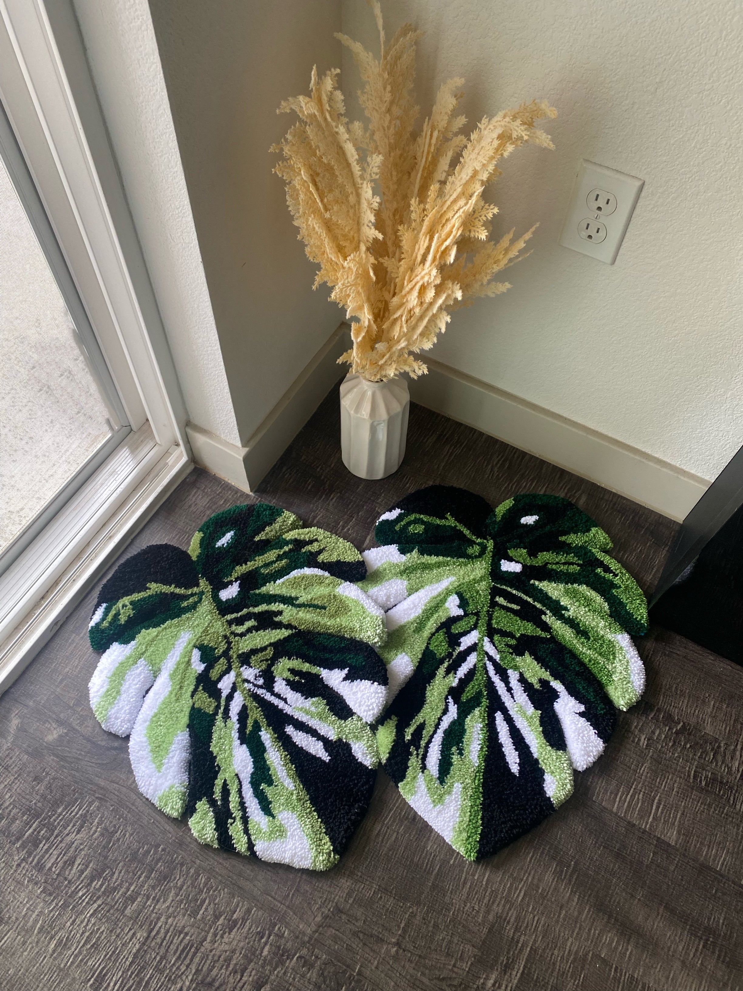 monstera leaf – TuftWonderRug